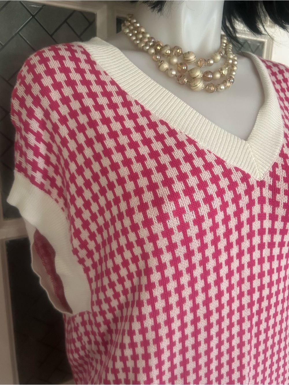Pink and White Houndstooth V‑Neck Sweater Vest - Picture 2 of 12